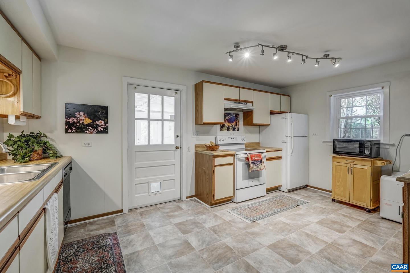 2893 SCOTTSVILLE RD, CHARLOTTESVILLE, Virginia 22902, 3 Bedrooms Bedrooms, ,2 BathroomsBathrooms,Residential,For sale,2893 SCOTTSVILLE RD,668727 MLS # 668727