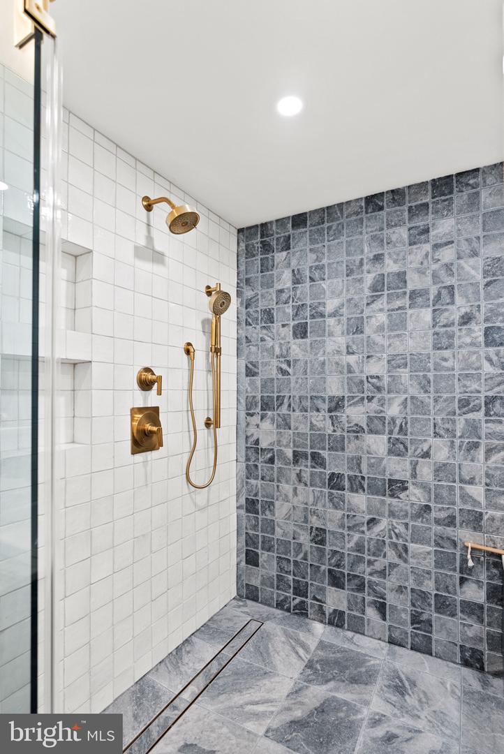 2460 ONTARIO RD NW, WASHINGTON, District Of Columbia 20009, 5 Bedrooms Bedrooms, ,4 BathroomsBathrooms,Residential,For sale,2460 ONTARIO RD NW,DCDC2220824 MLS # DCDC2220824