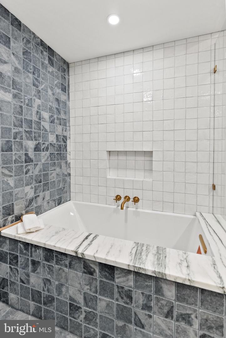 2460 ONTARIO RD NW, WASHINGTON, District Of Columbia 20009, 5 Bedrooms Bedrooms, ,4 BathroomsBathrooms,Residential,For sale,2460 ONTARIO RD NW,DCDC2220824 MLS # DCDC2220824