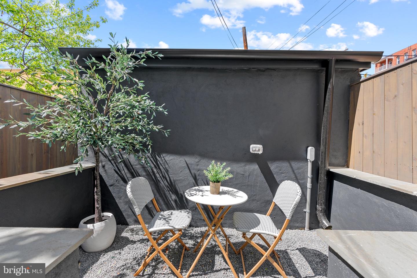 2460 ONTARIO RD NW, WASHINGTON, District Of Columbia 20009, 5 Bedrooms Bedrooms, ,4 BathroomsBathrooms,Residential,For sale,2460 ONTARIO RD NW,DCDC2220824 MLS # DCDC2220824