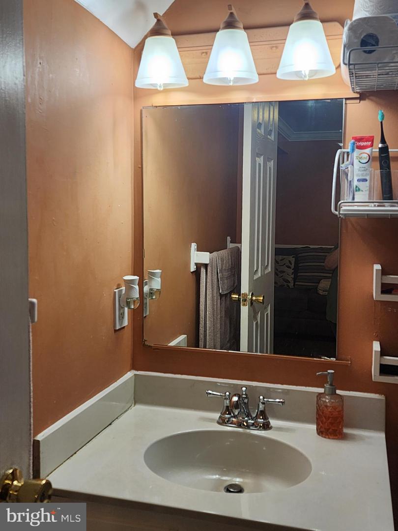 2036 CUMBERLAND DR, WOODBRIDGE, Virginia 22191, 5 Bedrooms Bedrooms, ,2 BathroomsBathrooms,Residential,For sale,2036 CUMBERLAND DR,VAPW2103638 MLS # VAPW2103638