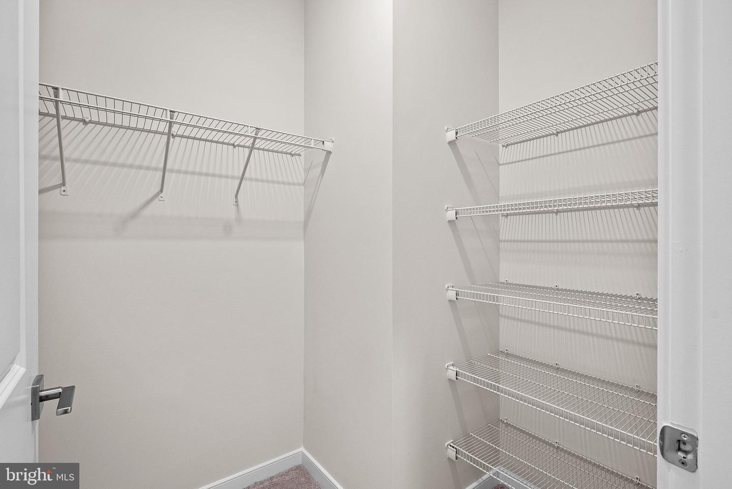 700 MOUNT AIRY TER NE #403, LEESBURG, Virginia 20176, 2 Bedrooms Bedrooms, ,2 BathroomsBathrooms,Residential,For sale,700 MOUNT AIRY TER NE #403,VALO2106436 MLS # VALO2106436