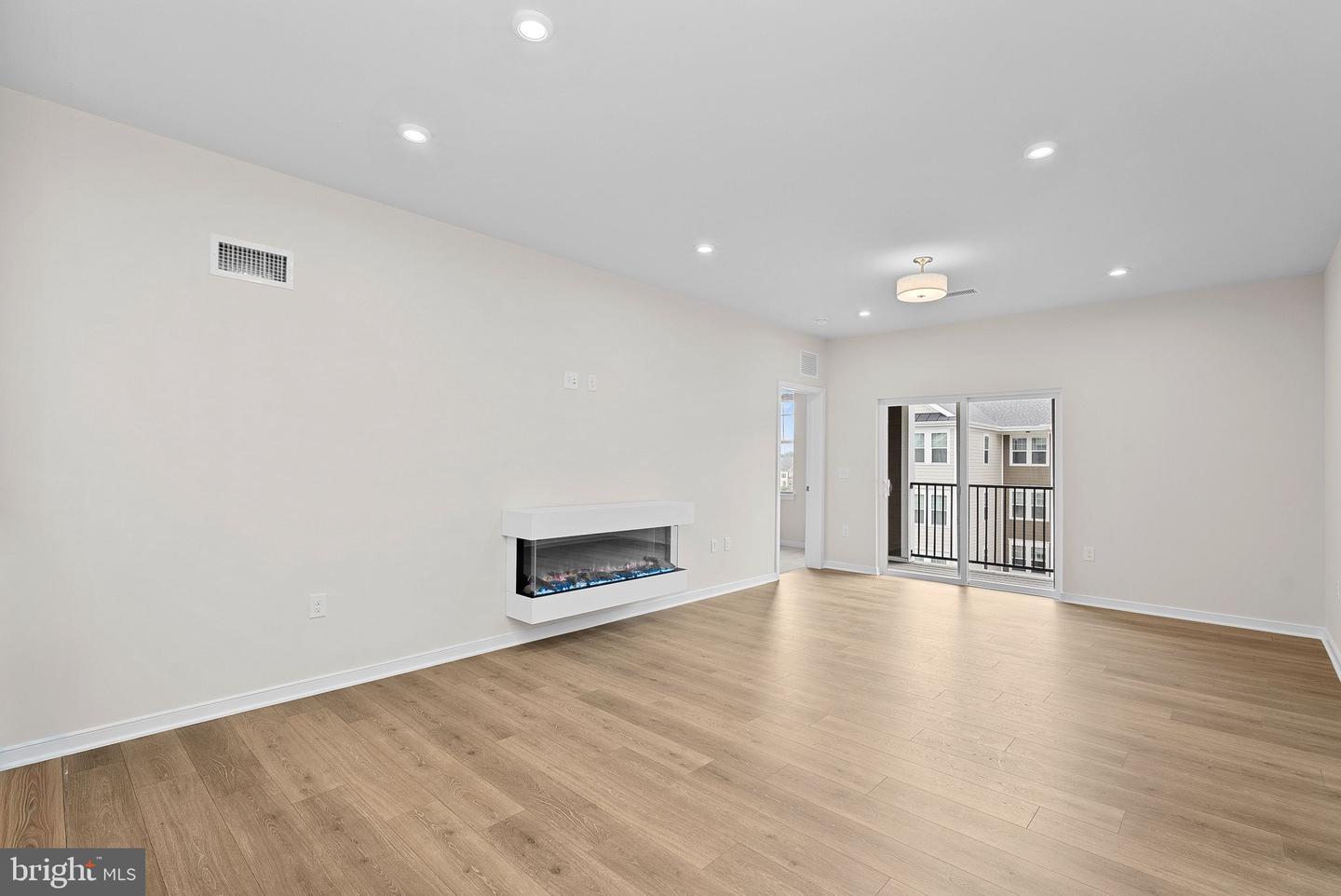 700 MOUNT AIRY TER NE #403, LEESBURG, Virginia 20176, 2 Bedrooms Bedrooms, ,2 BathroomsBathrooms,Residential,For sale,700 MOUNT AIRY TER NE #403,VALO2106436 MLS # VALO2106436