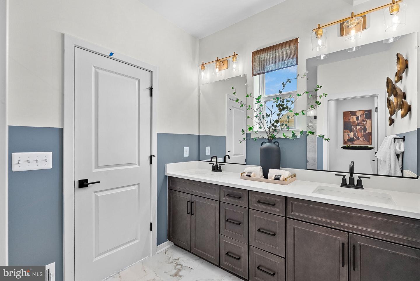 5 SEPIA SQ #HE, ASHBURN, Virginia 20147, 3 Bedrooms Bedrooms, ,2 BathroomsBathrooms,Residential,For sale,5 SEPIA SQ #HE,VALO2106438 MLS # VALO2106438