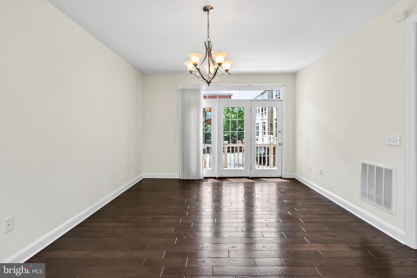 322 N GEORGE MASON DR, ARLINGTON, Virginia 22203, 5 Bedrooms Bedrooms, ,4 BathroomsBathrooms,Residential,For sale,322 N GEORGE MASON DR,VAAR2063378 MLS # VAAR2063378