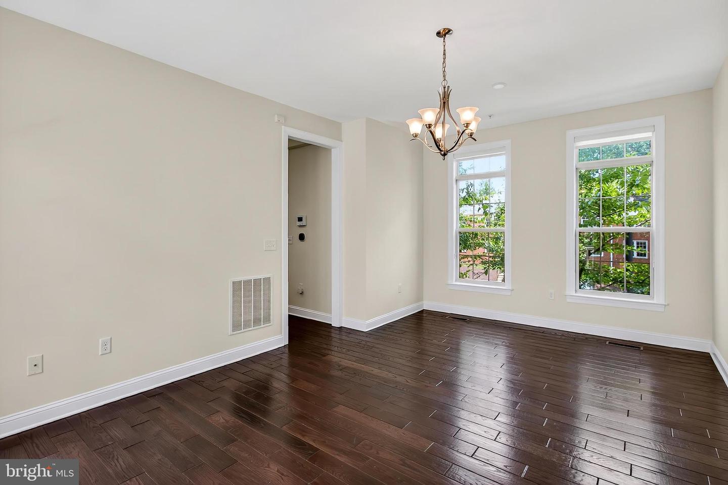322 N GEORGE MASON DR, ARLINGTON, Virginia 22203, 5 Bedrooms Bedrooms, ,4 BathroomsBathrooms,Residential,For sale,322 N GEORGE MASON DR,VAAR2063378 MLS # VAAR2063378