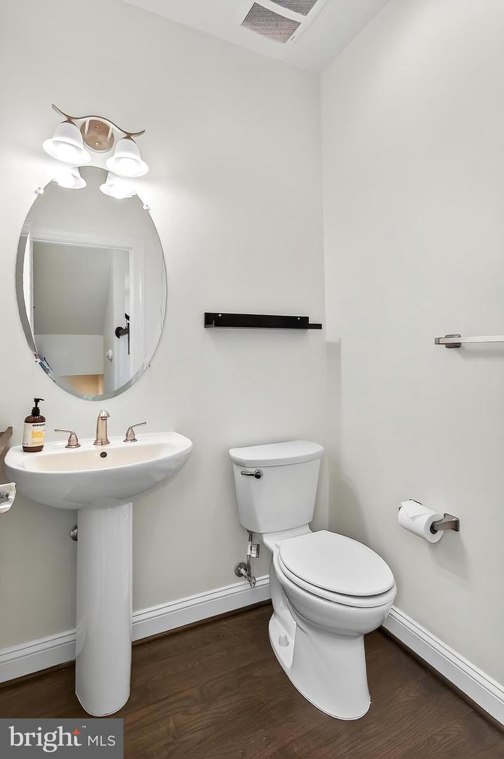 322 N GEORGE MASON DR, ARLINGTON, Virginia 22203, 5 Bedrooms Bedrooms, ,4 BathroomsBathrooms,Residential,For sale,322 N GEORGE MASON DR,VAAR2063378 MLS # VAAR2063378