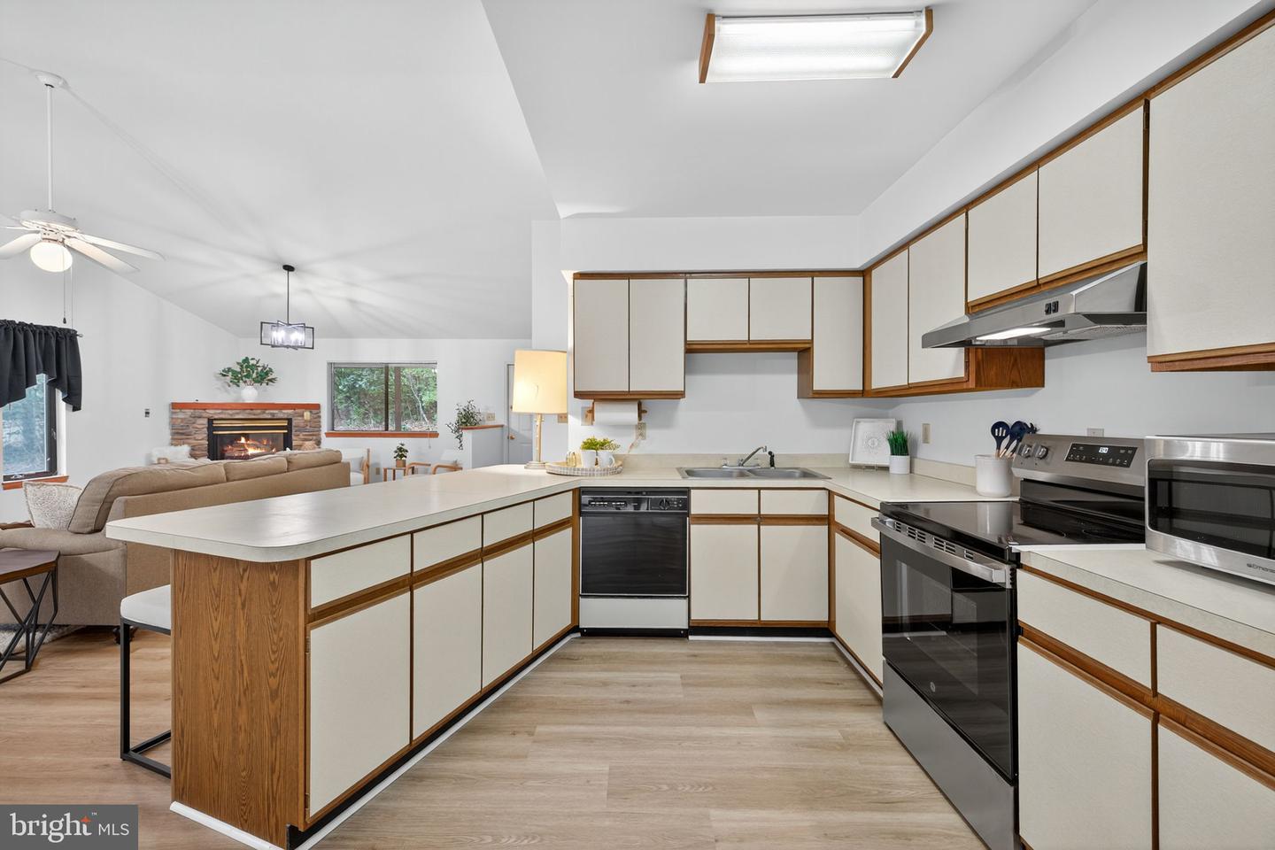 8406 SPRINGS WAY PL, WARRENTON, Virginia 20186, 3 Bedrooms Bedrooms, 9 Rooms Rooms,2 BathroomsBathrooms,Residential,For sale,8406 SPRINGS WAY PL,VAFQ2018228 MLS # VAFQ2018228 8406 SPRINGS WAY PL, WARRENTON, Virginia 20186, 3 Bedrooms Bedrooms, 9 Rooms Rooms,2 BathroomsBathrooms,Residential,For sale,8406 SPRINGS WAY PL,VAFQ2018228 MLS # VAFQ2018228