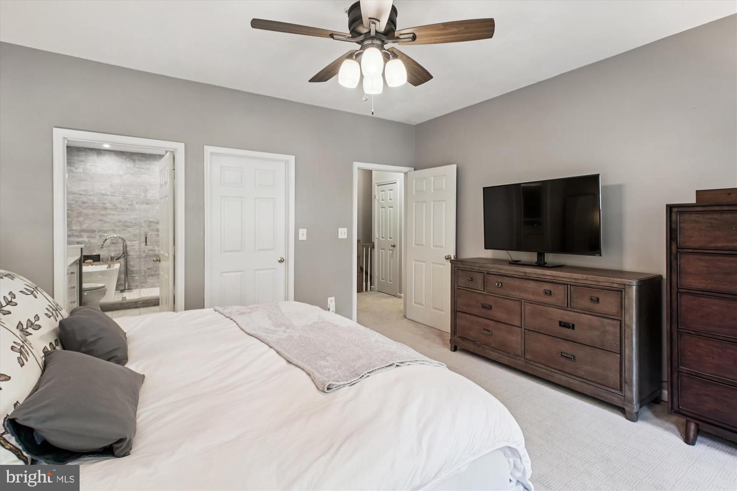 2663 MANHATTAN PL #310, VIENNA, Virginia 22180, 2 Bedrooms Bedrooms, ,2 BathroomsBathrooms,Residential,For sale,2663 MANHATTAN PL #310,VAFX2265866 MLS # VAFX2265866
