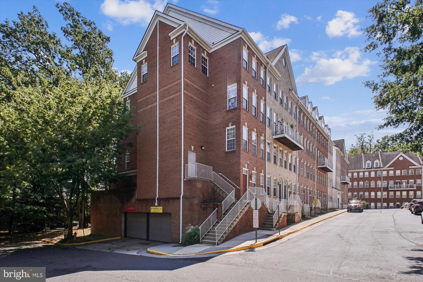 2663 MANHATTAN PL #310, VIENNA, Virginia 22180, 2 Bedrooms Bedrooms, ,2 BathroomsBathrooms,Residential,For sale,2663 MANHATTAN PL #310,VAFX2265866 MLS # VAFX2265866