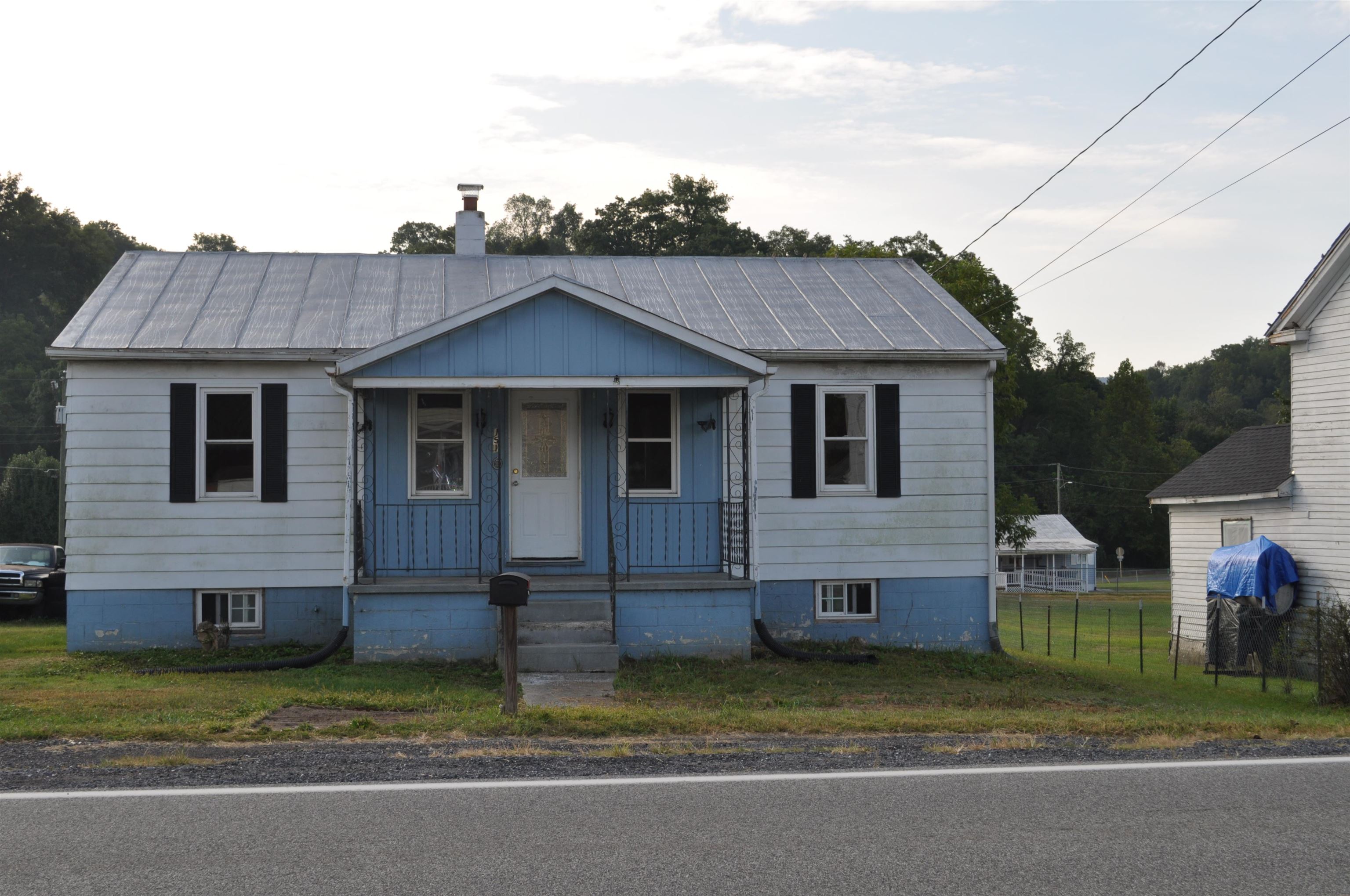 151 E CRAIG ST, CRAIGSVILLE, Virginia 24430, 3 Bedrooms Bedrooms, ,1 BathroomBathrooms,Residential,151 E CRAIG ST,668784 MLS # 668784