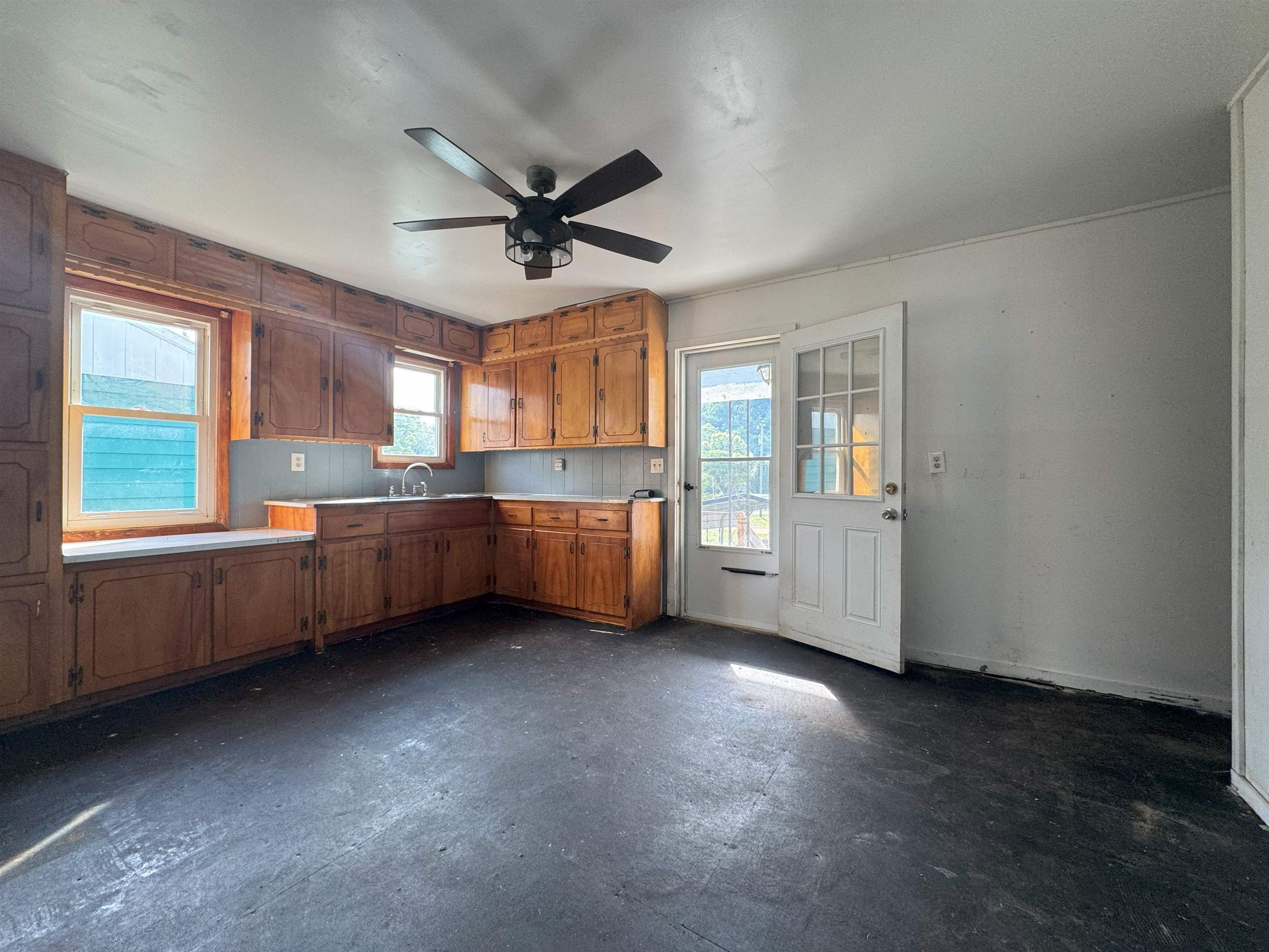 151 E CRAIG ST, CRAIGSVILLE, Virginia 24430, 3 Bedrooms Bedrooms, ,1 BathroomBathrooms,Residential,151 E CRAIG ST,668784 MLS # 668784
