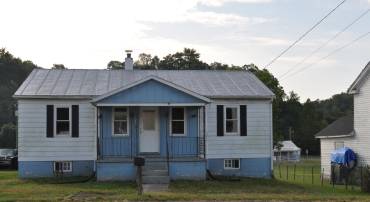 151 E CRAIG ST, CRAIGSVILLE, Virginia 24430, 3 Bedrooms Bedrooms, ,1 BathroomBathrooms,Residential,151 E CRAIG ST,668784 MLS # 668784
