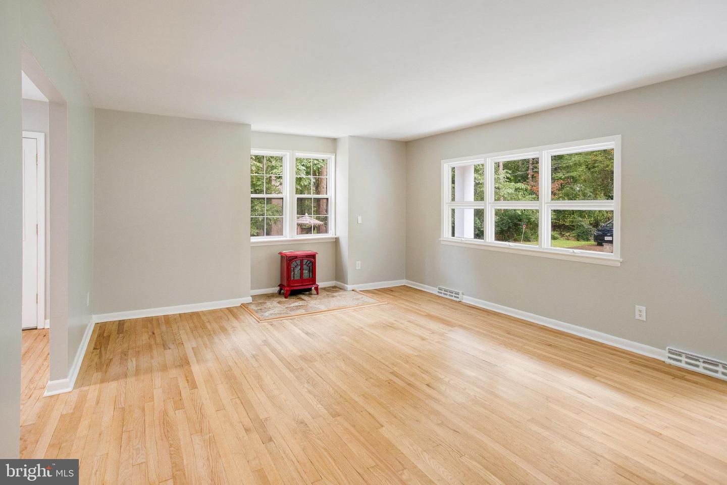 2405 RAYMOND PL, HAYMARKET, Virginia 20169, 3 Bedrooms Bedrooms, ,1 BathroomBathrooms,Residential,For sale,2405 RAYMOND PL,VAPW2101488 MLS # VAPW2101488