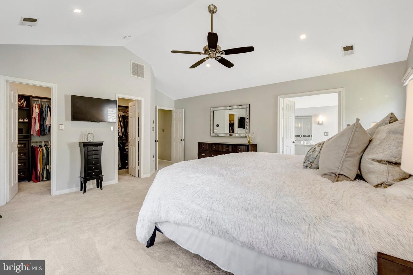 7834 PREAKNESS LN, FAIRFAX STATION, Virginia 22039, 4 Bedrooms Bedrooms, ,4 BathroomsBathrooms,Residential,For sale,7834 PREAKNESS LN,VAFX2261570 MLS # VAFX2261570