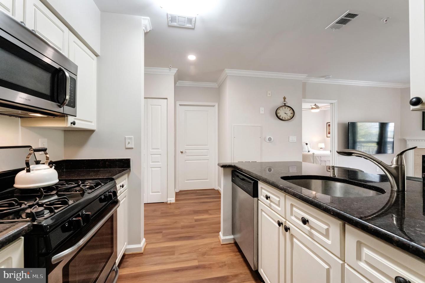 12913 ALTON SQ #217, HERNDON, Virginia 20170, 1 Bedroom Bedrooms, ,1 BathroomBathrooms,Residential,For sale,12913 ALTON SQ #217,VAFX2263172 MLS # VAFX2263172