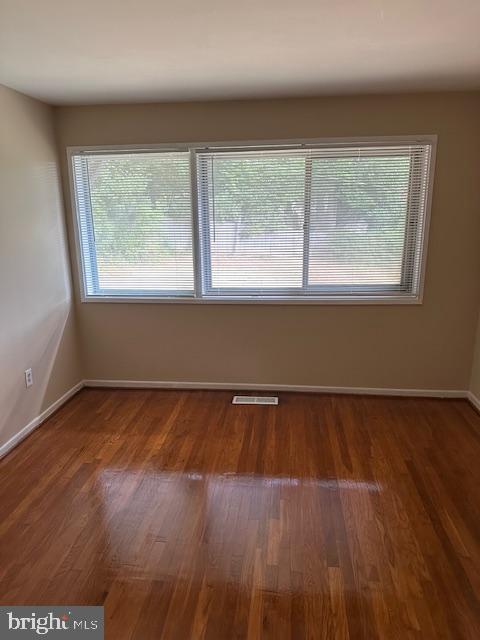 10132 FAIR WOODS DR, FAIRFAX, Virginia 22030, 3 Bedrooms Bedrooms, 5 Rooms Rooms,1 BathroomBathrooms,Residential,For sale,10132 FAIR WOODS DR,VAFC2006884 MLS # VAFC2006884