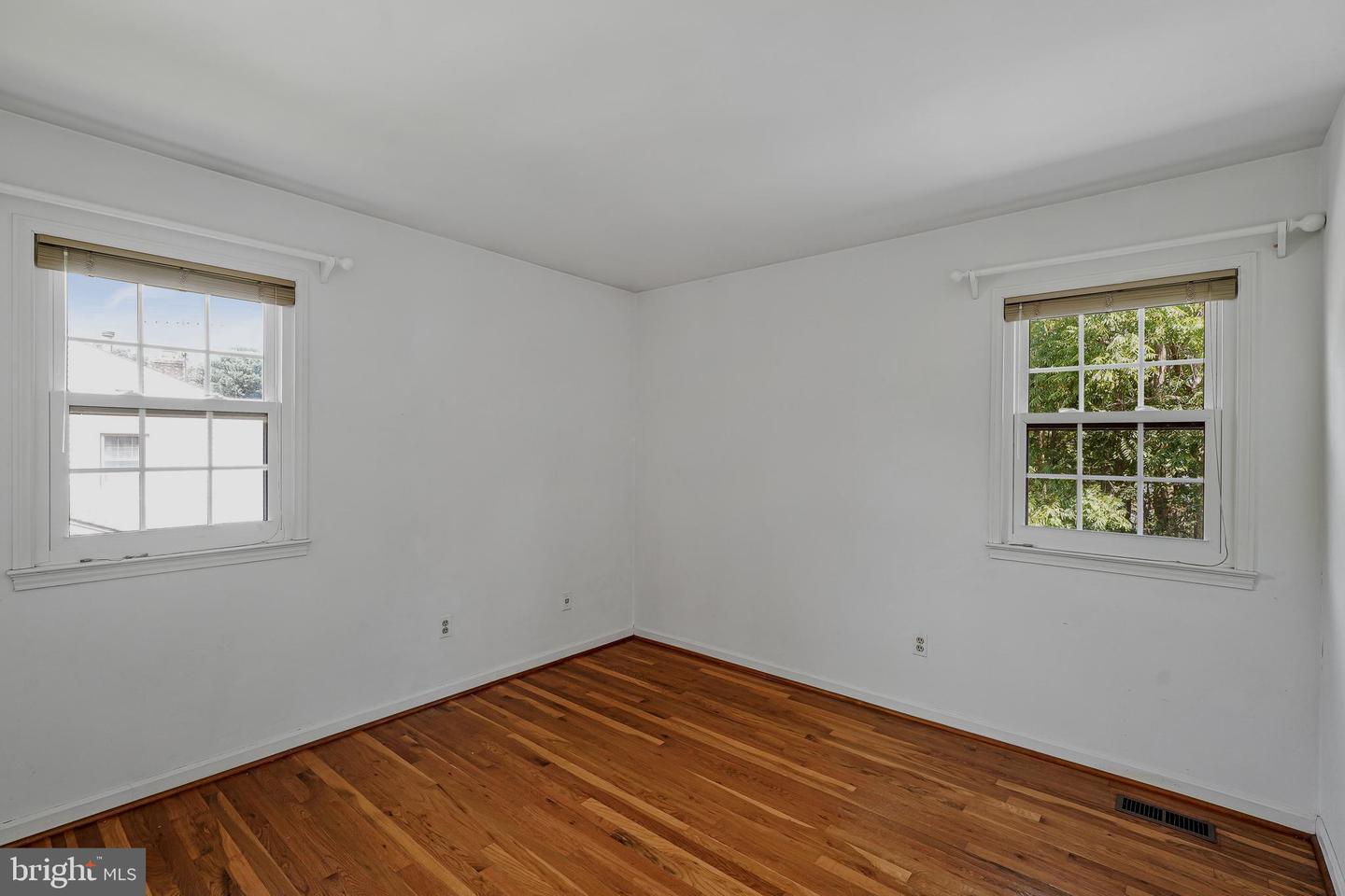 1811 SAINT ROMAN DR, VIENNA, Virginia 22182, 6 Bedrooms Bedrooms, ,3 BathroomsBathrooms,Residential,For sale,1811 SAINT ROMAN DR,VAFX2264176 MLS # VAFX2264176