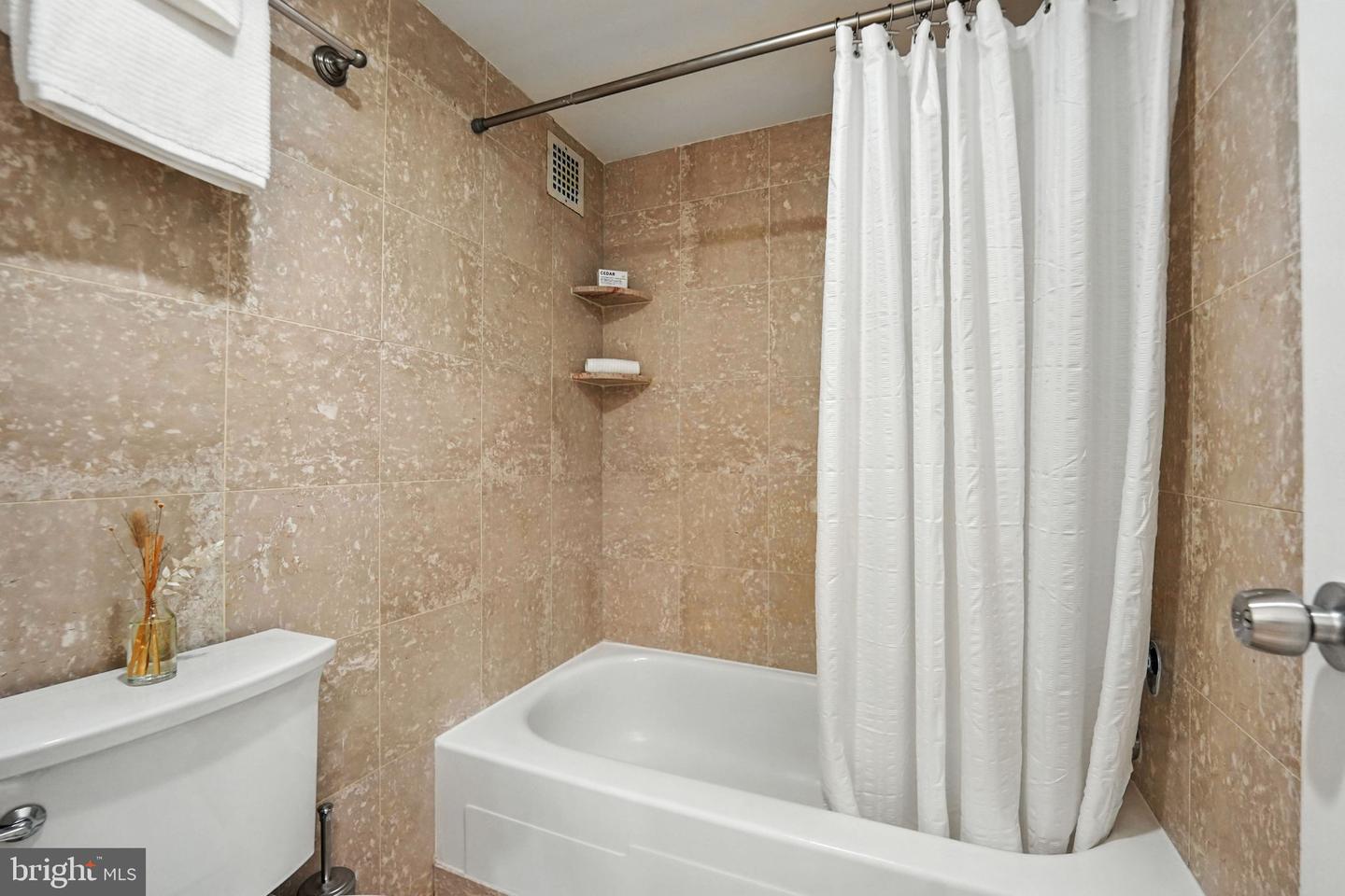 1225 MARTHA CUSTIS DR #1506, ALEXANDRIA, Virginia 22302, 1 Bedroom Bedrooms, ,1 BathroomBathrooms,Residential,For sale,1225 MARTHA CUSTIS DR #1506,VAAX2049258 MLS # VAAX2049258