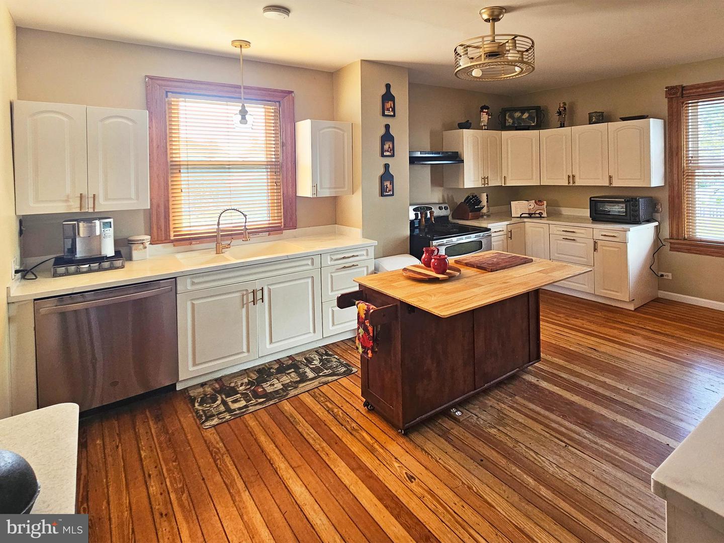 20 BLUE RIDGE AVE, FRONT ROYAL, Virginia 22630, 3 Bedrooms Bedrooms, ,2 BathroomsBathrooms,Residential,For sale,20 BLUE RIDGE AVE,VAWR2012212 MLS # VAWR2012212