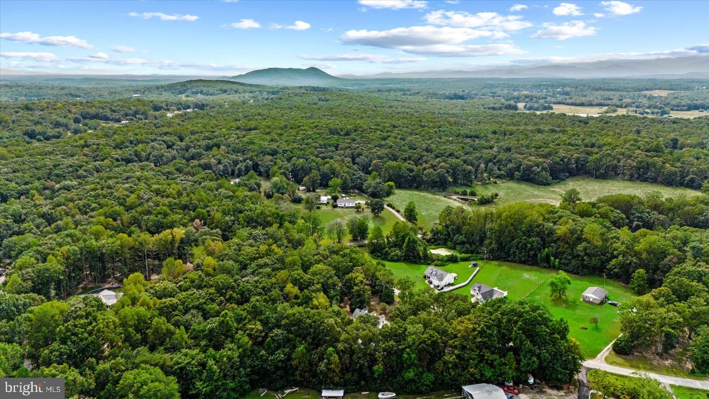 17515 LAKEMONT DR, CULPEPER, Virginia 22701, 4 Bedrooms Bedrooms, 10 Rooms Rooms,2 BathroomsBathrooms,Residential,For sale,17515 LAKEMONT DR,VACU2011518 MLS # VACU2011518