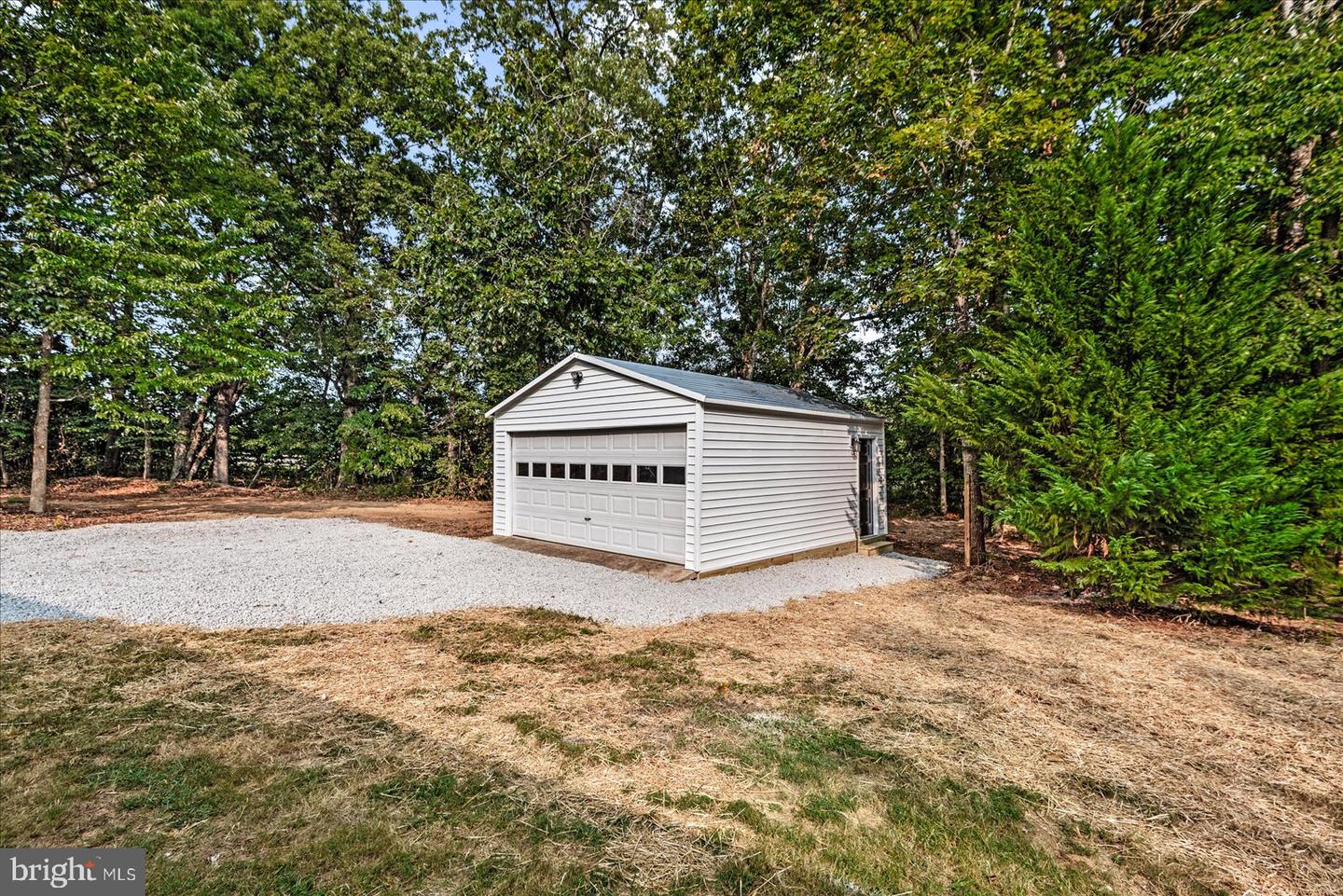 17515 LAKEMONT DR, CULPEPER, Virginia 22701, 4 Bedrooms Bedrooms, 10 Rooms Rooms,2 BathroomsBathrooms,Residential,For sale,17515 LAKEMONT DR,VACU2011518 MLS # VACU2011518