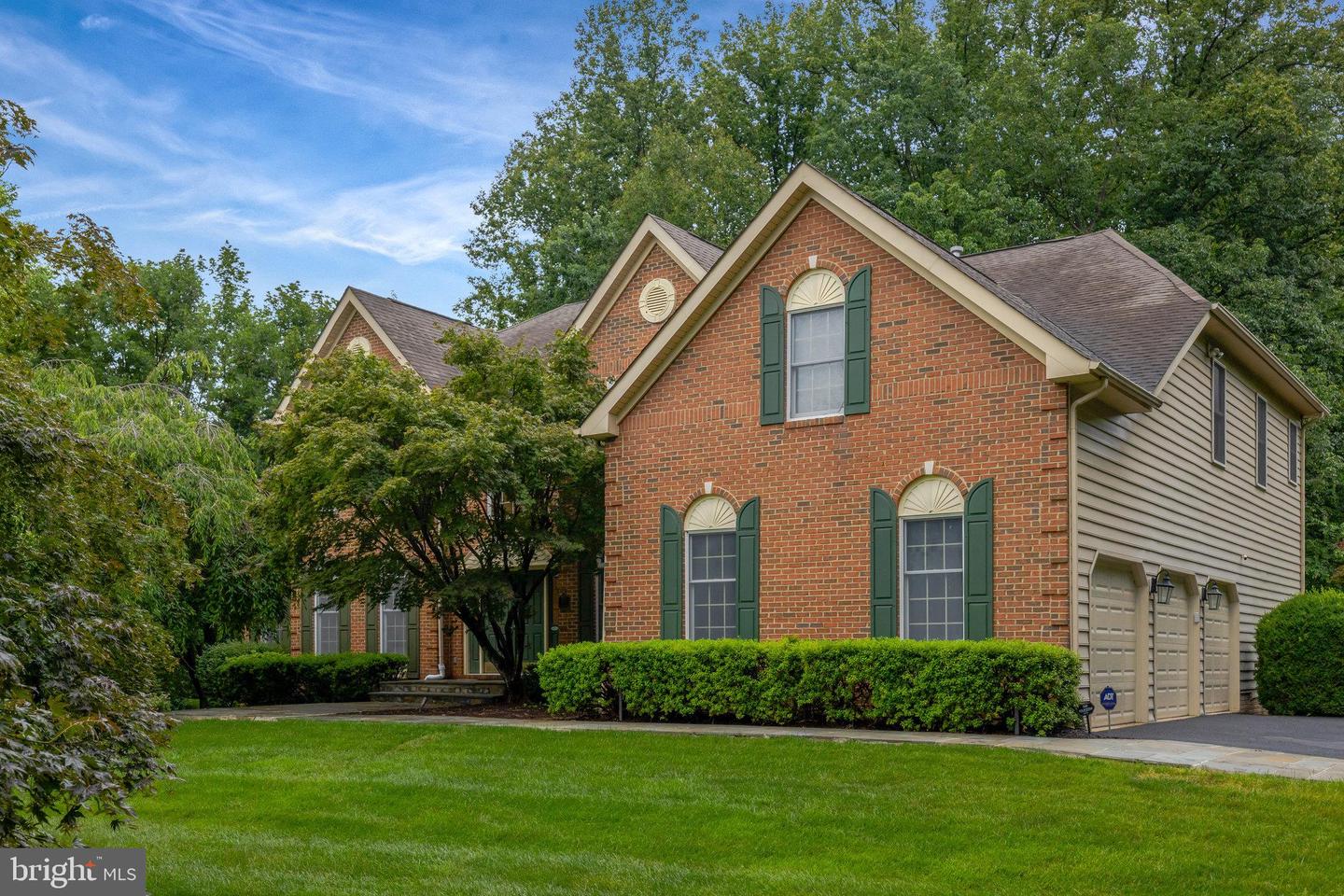 1011 PRESERVE CT, GREAT FALLS, Virginia 22066, 5 Bedrooms Bedrooms, ,5 BathroomsBathrooms,Residential,For sale,1011 PRESERVE CT,VAFX2265766 MLS # VAFX2265766