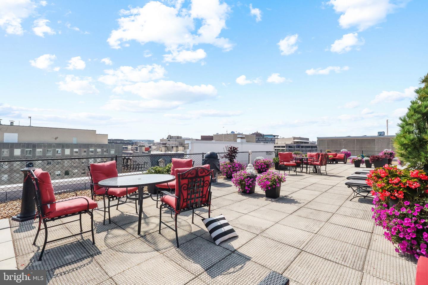 1727 MASSACHUSETTS AVE NW #201, WASHINGTON, District Of Columbia 20036, ,1 BathroomBathrooms,Residential,For sale,1727 MASSACHUSETTS AVE NW #201,DCDC2221326 MLS # DCDC2221326