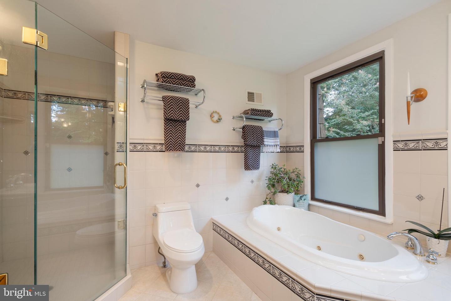 10916 THIMBLEBERRY LN, GREAT FALLS, Virginia 22066, 5 Bedrooms Bedrooms, ,4 BathroomsBathrooms,Residential,For sale,10916 THIMBLEBERRY LN,VAFX2261854 MLS # VAFX2261854