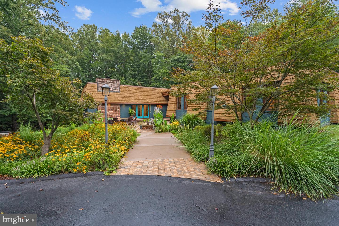 10916 THIMBLEBERRY LN, GREAT FALLS, Virginia 22066, 5 Bedrooms Bedrooms, ,4 BathroomsBathrooms,Residential,For sale,10916 THIMBLEBERRY LN,VAFX2261854 MLS # VAFX2261854