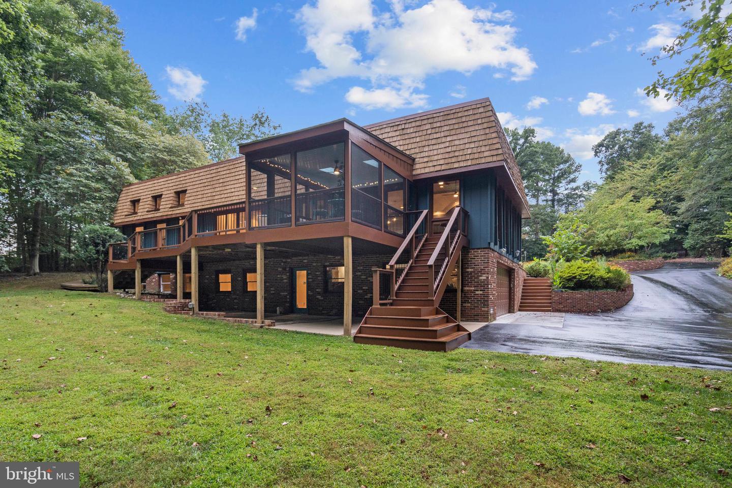 10916 THIMBLEBERRY LN, GREAT FALLS, Virginia 22066, 5 Bedrooms Bedrooms, ,4 BathroomsBathrooms,Residential,For sale,10916 THIMBLEBERRY LN,VAFX2261854 MLS # VAFX2261854