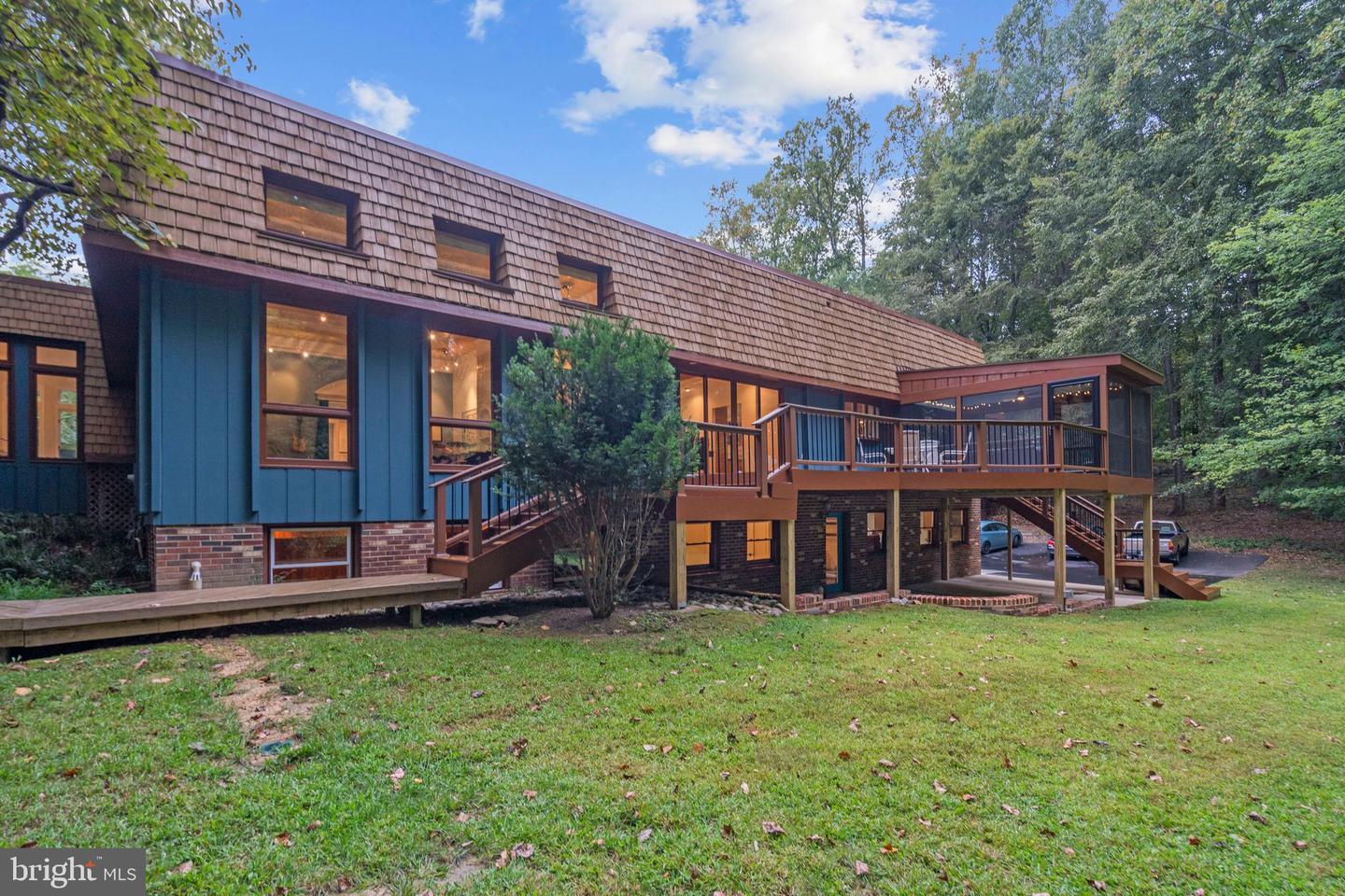 10916 THIMBLEBERRY LN, GREAT FALLS, Virginia 22066, 5 Bedrooms Bedrooms, ,4 BathroomsBathrooms,Residential,For sale,10916 THIMBLEBERRY LN,VAFX2261854 MLS # VAFX2261854