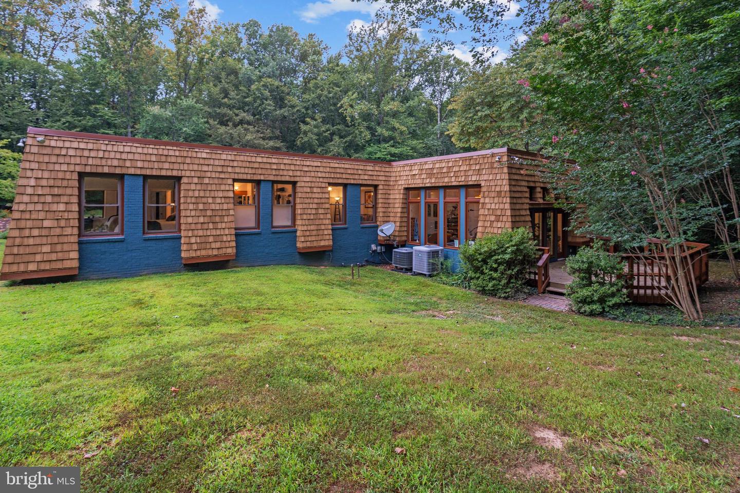10916 THIMBLEBERRY LN, GREAT FALLS, Virginia 22066, 5 Bedrooms Bedrooms, ,4 BathroomsBathrooms,Residential,For sale,10916 THIMBLEBERRY LN,VAFX2261854 MLS # VAFX2261854