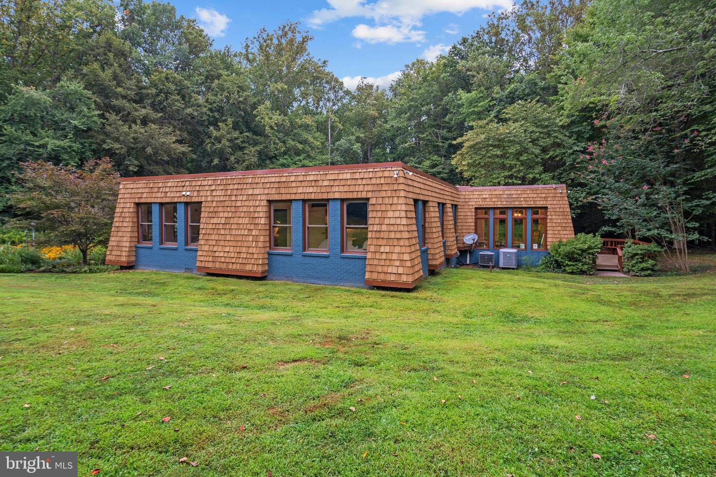 10916 THIMBLEBERRY LN, GREAT FALLS, Virginia 22066, 5 Bedrooms Bedrooms, ,4 BathroomsBathrooms,Residential,For sale,10916 THIMBLEBERRY LN,VAFX2261854 MLS # VAFX2261854