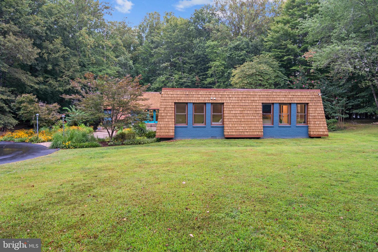 10916 THIMBLEBERRY LN, GREAT FALLS, Virginia 22066, 5 Bedrooms Bedrooms, ,4 BathroomsBathrooms,Residential,For sale,10916 THIMBLEBERRY LN,VAFX2261854 MLS # VAFX2261854