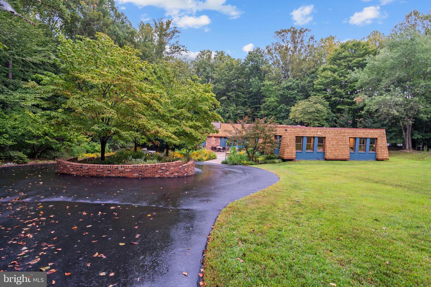 10916 THIMBLEBERRY LN, GREAT FALLS, Virginia 22066, 5 Bedrooms Bedrooms, ,4 BathroomsBathrooms,Residential,For sale,10916 THIMBLEBERRY LN,VAFX2261854 MLS # VAFX2261854