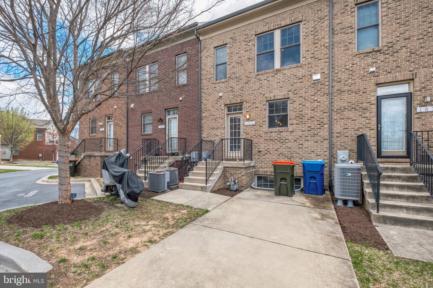 165 CONCORD PL NE, WASHINGTON, District Of Columbia 20011, 3 Bedrooms Bedrooms, 15 Rooms Rooms,3 BathroomsBathrooms,Residential,For sale,165 CONCORD PL NE,DCDC2221358 MLS # DCDC2221358