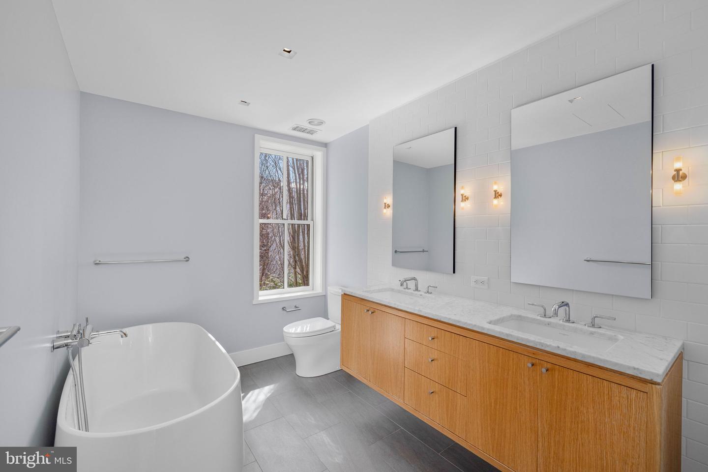 2912 DUMBARTON ST NW, WASHINGTON, District Of Columbia 20007, 3 Bedrooms Bedrooms, ,3 BathroomsBathrooms,Residential,For sale,2912 DUMBARTON ST NW,DCDC2221362 MLS # DCDC2221362