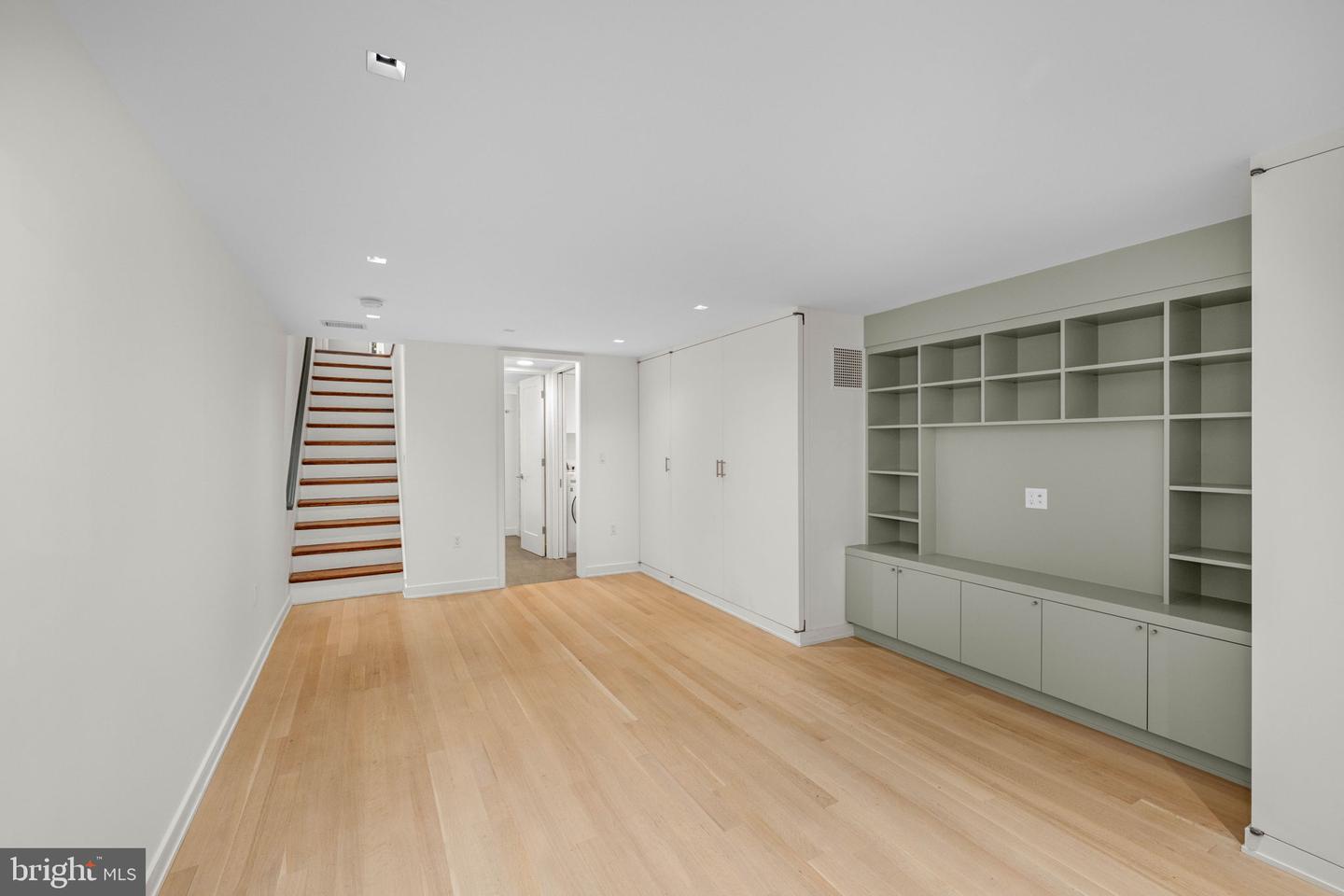 2912 DUMBARTON ST NW, WASHINGTON, District Of Columbia 20007, 3 Bedrooms Bedrooms, ,3 BathroomsBathrooms,Residential,For sale,2912 DUMBARTON ST NW,DCDC2221362 MLS # DCDC2221362