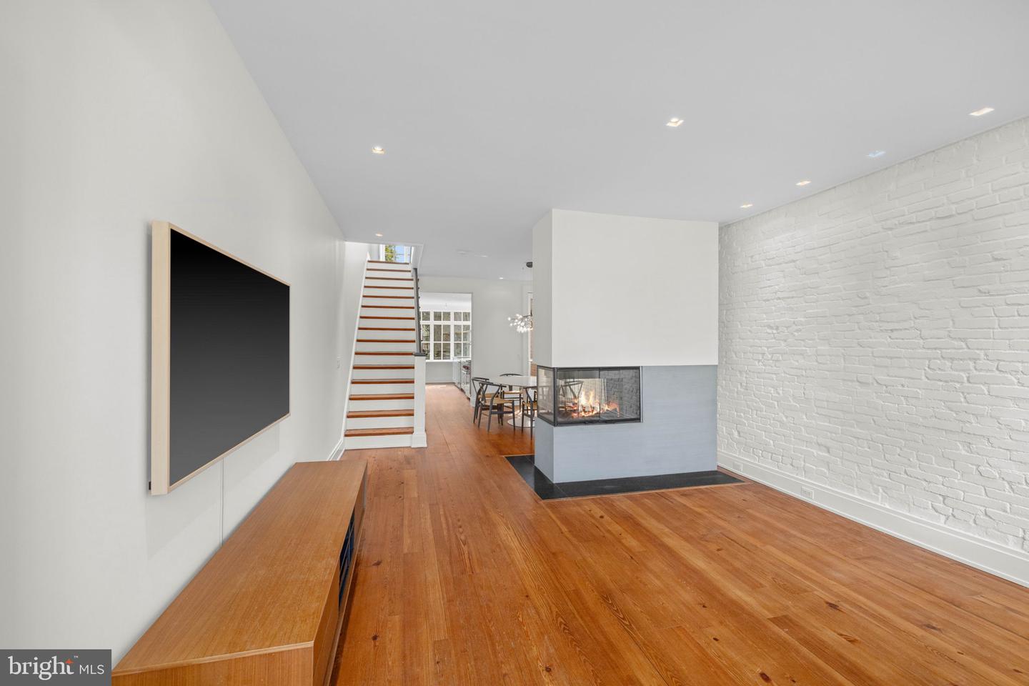 2912 DUMBARTON ST NW, WASHINGTON, District Of Columbia 20007, 3 Bedrooms Bedrooms, ,3 BathroomsBathrooms,Residential,For sale,2912 DUMBARTON ST NW,DCDC2221362 MLS # DCDC2221362