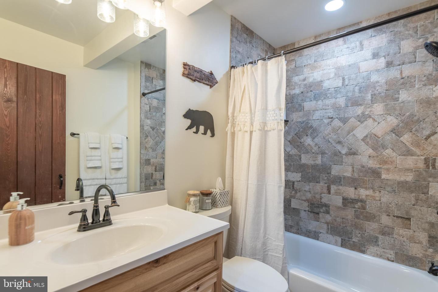 36697 HESKETT LN, HILLSBORO, Virginia 20132, 2 Bedrooms Bedrooms, 7 Rooms Rooms,2 BathroomsBathrooms,Residential,For sale,36697 HESKETT LN,VALO2106466 MLS # VALO2106466