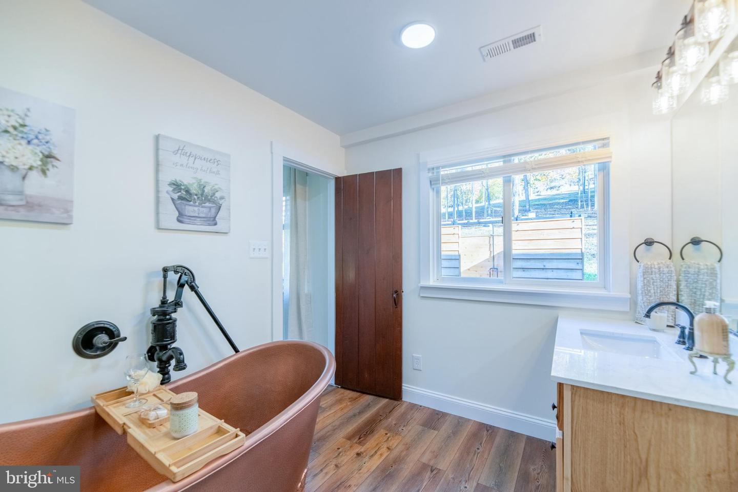 36697 HESKETT LN, HILLSBORO, Virginia 20132, 2 Bedrooms Bedrooms, 7 Rooms Rooms,2 BathroomsBathrooms,Residential,For sale,36697 HESKETT LN,VALO2106466 MLS # VALO2106466