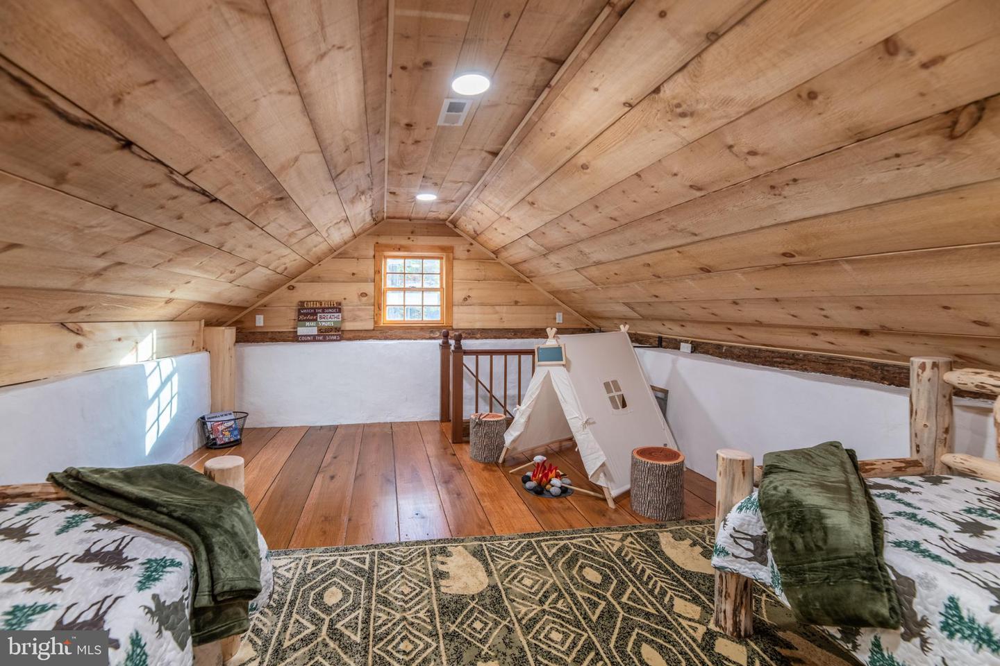 36697 HESKETT LN, HILLSBORO, Virginia 20132, 2 Bedrooms Bedrooms, 7 Rooms Rooms,2 BathroomsBathrooms,Residential,For sale,36697 HESKETT LN,VALO2106466 MLS # VALO2106466