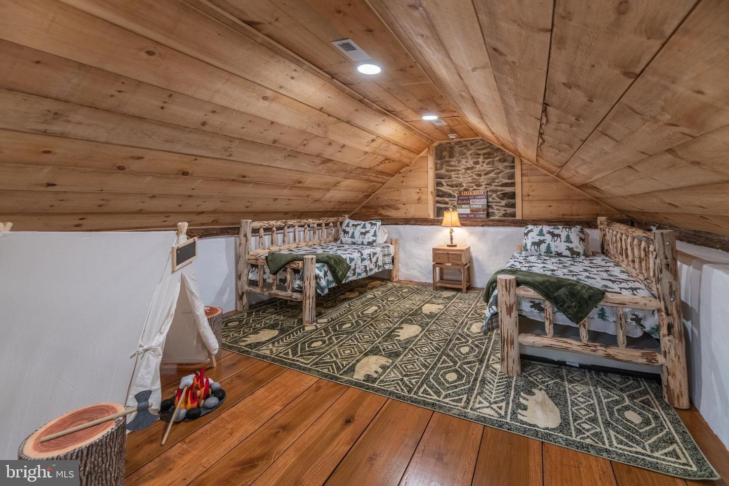 36697 HESKETT LN, HILLSBORO, Virginia 20132, 2 Bedrooms Bedrooms, 7 Rooms Rooms,2 BathroomsBathrooms,Residential,For sale,36697 HESKETT LN,VALO2106466 MLS # VALO2106466