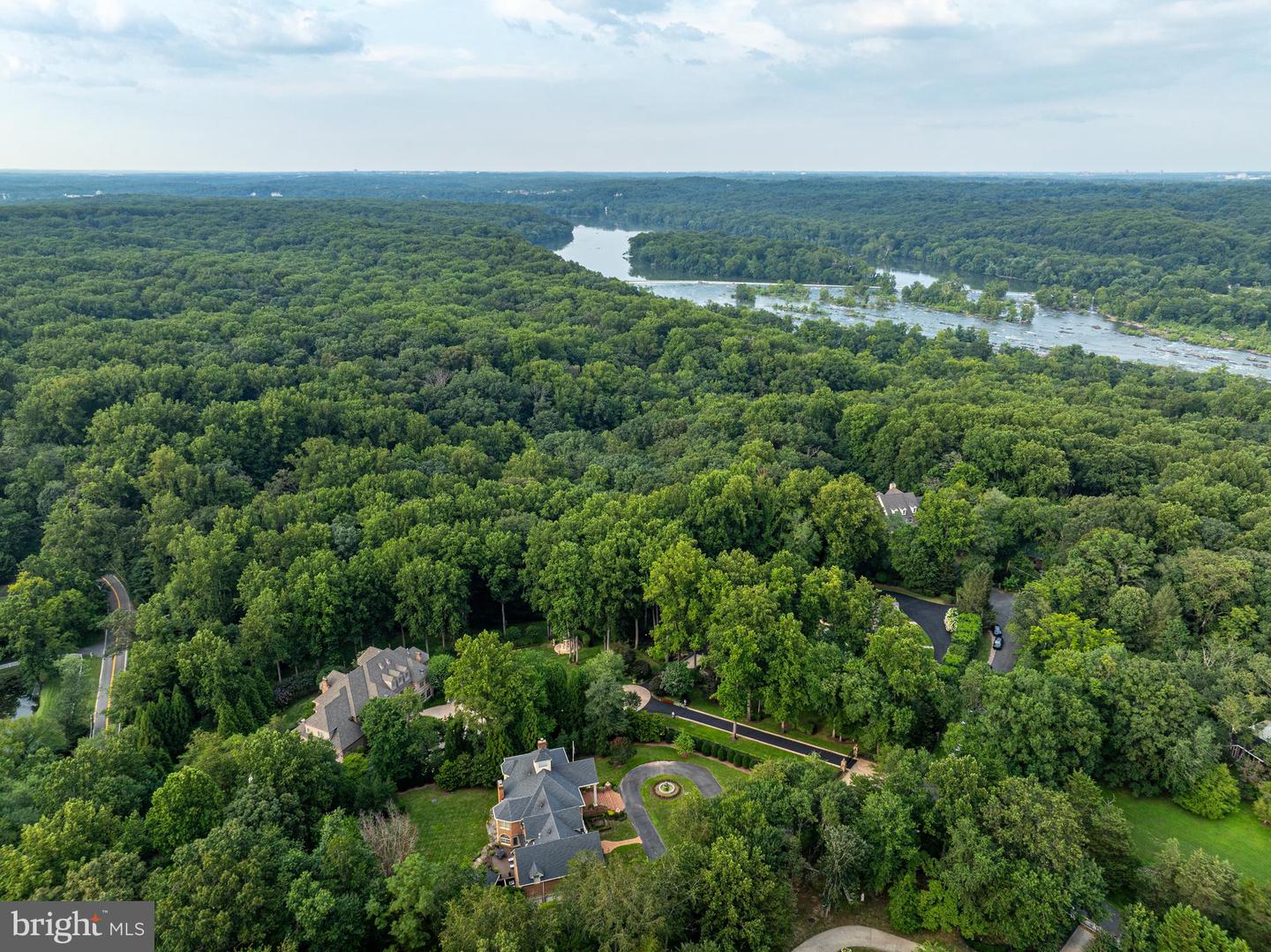 9112/9120 MINE RUN DR, GREAT FALLS, Virginia 22066, 6 Bedrooms Bedrooms, ,7 BathroomsBathrooms,Residential,For sale,9112/9120 MINE RUN DR,VAFX2260256 MLS # VAFX2260256