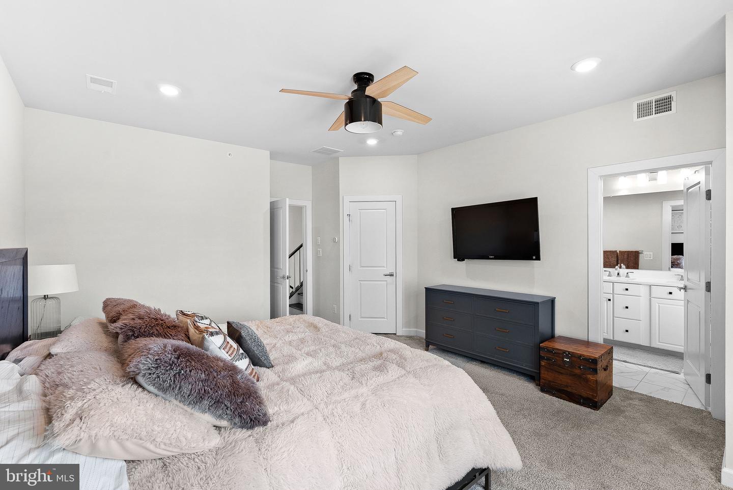 1608 ROCKY SHALE TER SE, LEESBURG, Virginia 20175, 3 Bedrooms Bedrooms, ,4 BathroomsBathrooms,Residential,For sale,1608 ROCKY SHALE TER SE,VALO2106336 MLS # VALO2106336