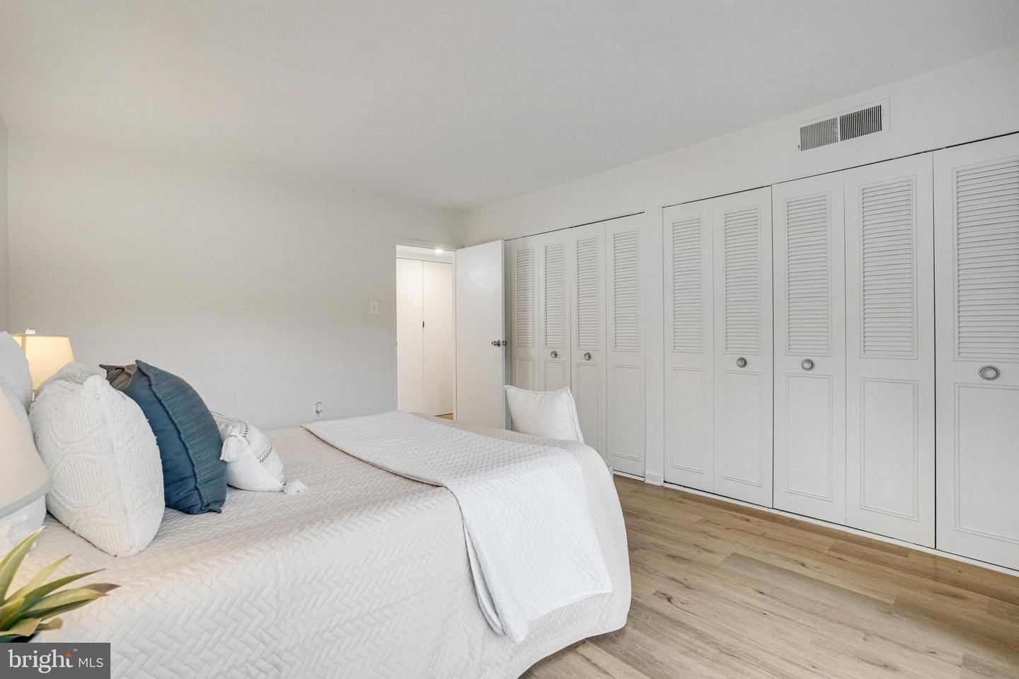 1300 ARMY NAVY DR #124, ARLINGTON, Virginia 22202, 1 Bedroom Bedrooms, ,1 BathroomBathrooms,Residential,For sale,1300 ARMY NAVY DR #124,VAAR2057368 MLS # VAAR2057368 1300 ARMY NAVY DR #124, ARLINGTON, Virginia 22202, 1 Bedroom Bedrooms, ,1 BathroomBathrooms,Residential,For sale,1300 ARMY NAVY DR #124,VAAR2057368 MLS # VAAR2057368