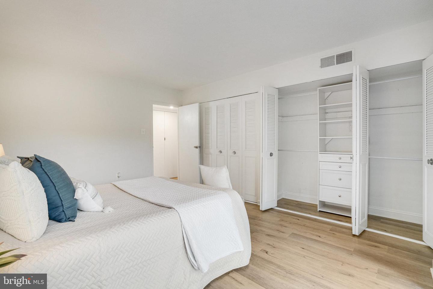 1300 ARMY NAVY DR #124, ARLINGTON, Virginia 22202, 1 Bedroom Bedrooms, ,1 BathroomBathrooms,Residential,For sale,1300 ARMY NAVY DR #124,VAAR2057368 MLS # VAAR2057368 1300 ARMY NAVY DR #124, ARLINGTON, Virginia 22202, 1 Bedroom Bedrooms, ,1 BathroomBathrooms,Residential,For sale,1300 ARMY NAVY DR #124,VAAR2057368 MLS # VAAR2057368