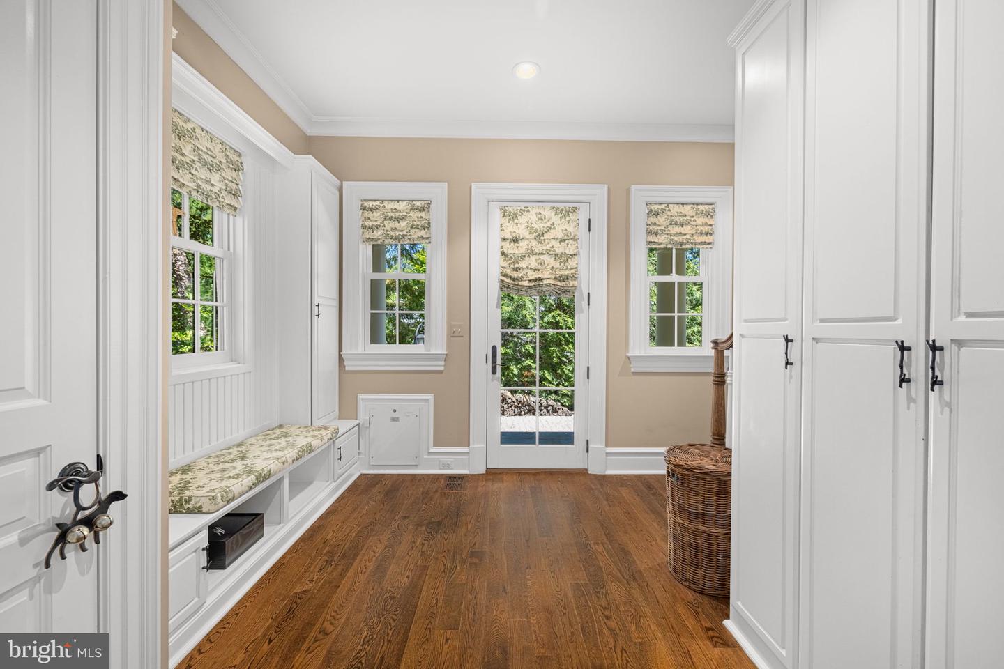 930 DOUGLASS DR, MCLEAN, Virginia 22101, 7 Bedrooms Bedrooms, ,6 BathroomsBathrooms,Residential,For sale,930 DOUGLASS DR,VAFX2261530 MLS # VAFX2261530