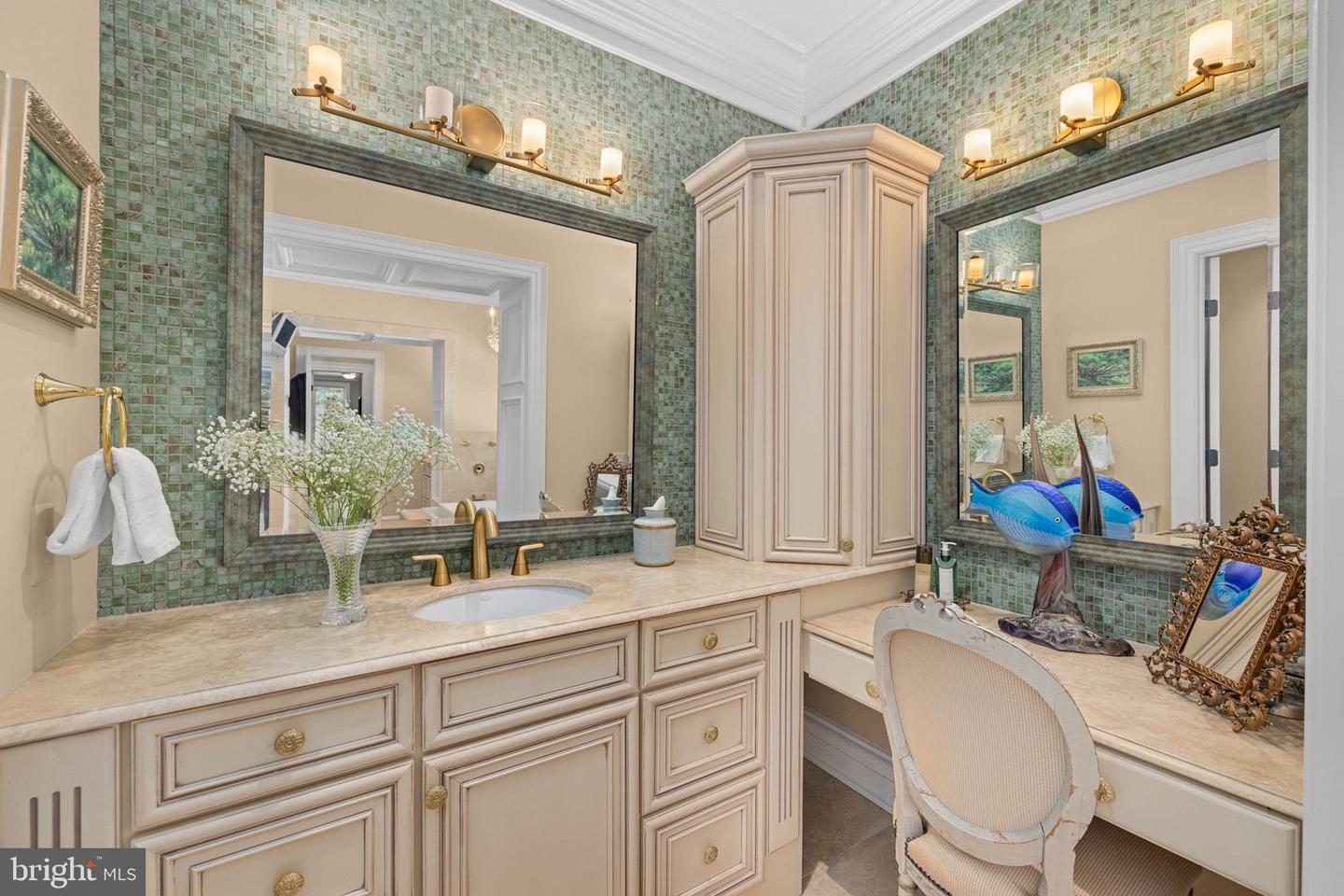930 DOUGLASS DR, MCLEAN, Virginia 22101, 7 Bedrooms Bedrooms, ,6 BathroomsBathrooms,Residential,For sale,930 DOUGLASS DR,VAFX2261530 MLS # VAFX2261530